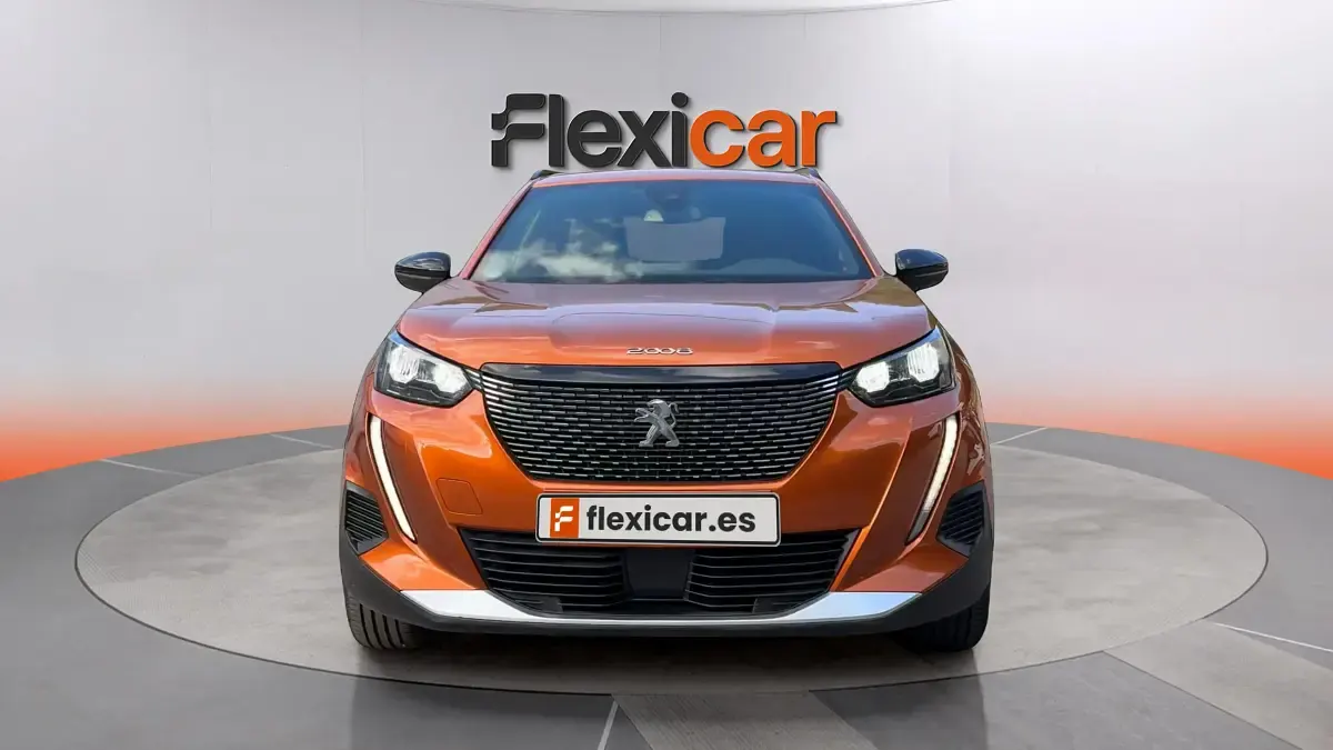 Usado Peugeot 2008 Allure 131 CV (96 kW) 2023 Naranja SUV