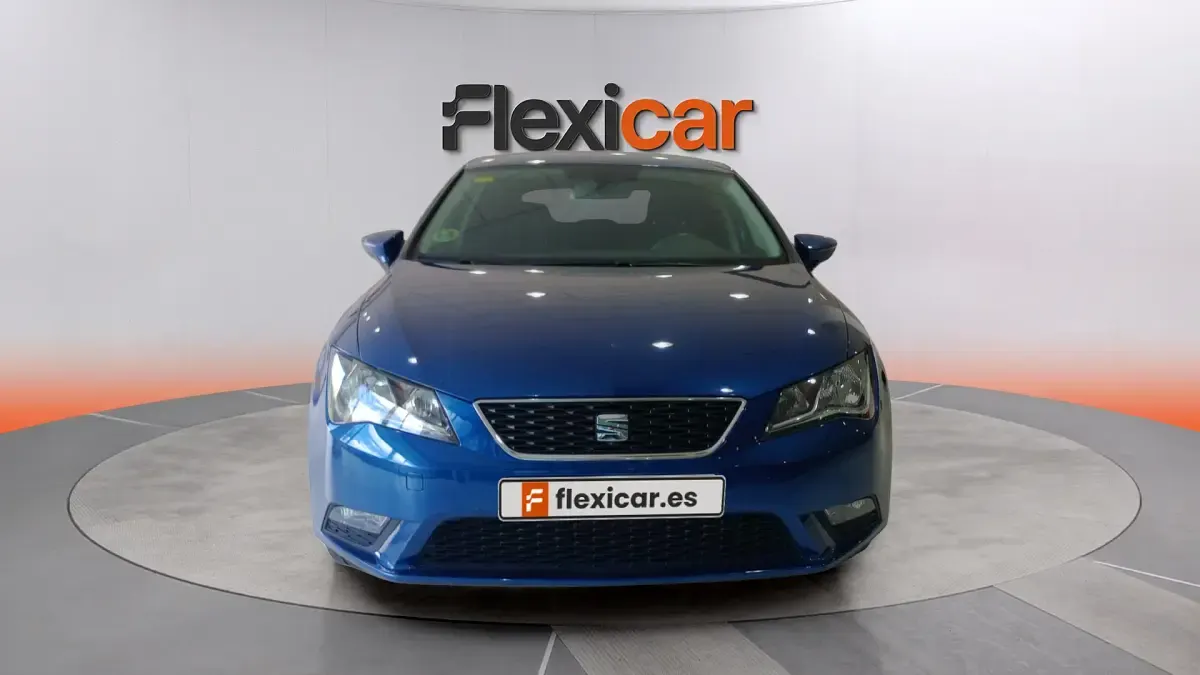 Usado Seat Leon Reference 105 CV (77 kW) 2015 Azul Berlina