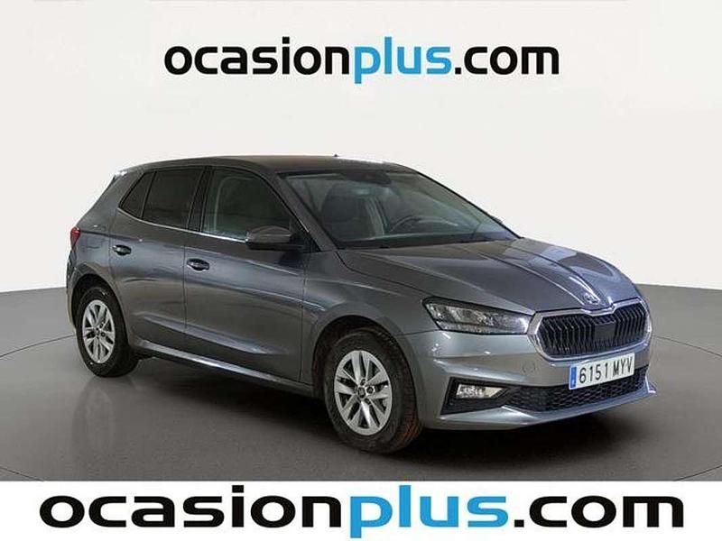 Usado Skoda Fabia Selection 95 CV (69 kW) 2025 Gris Utilitario