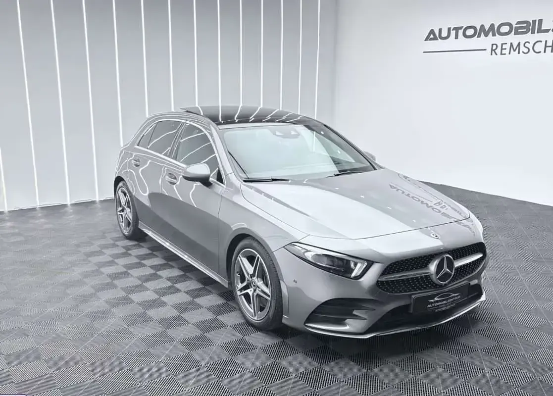 Usado Mercedes A250 224 CV (164 kW) 2019 Gris Utilitario