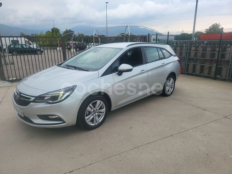 Gris / plata Usado 2019 Opel Astra Dynamic Familiar | 11.990 € (Precio justo) - Imagen 1/4