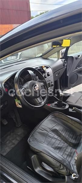 Usado Seat Leon Reference 140 CV (102 kW) 2006 Negro Utilitario