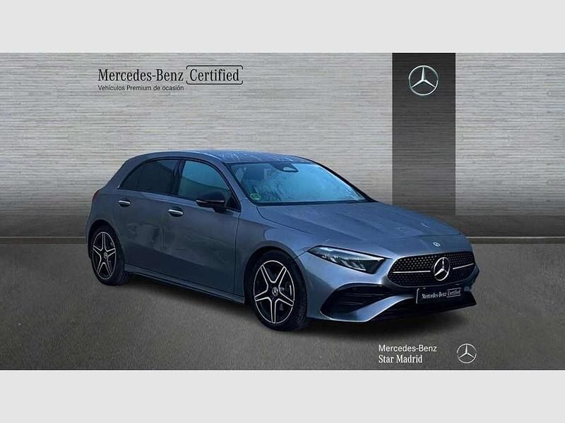 Usado Mercedes A180 109 CV (80 kW) 2025 Gris Utilitario
