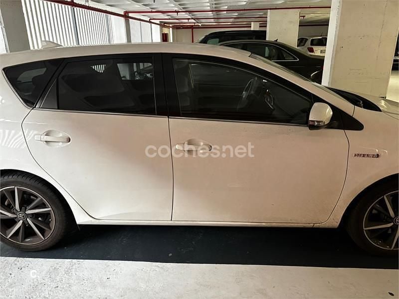 Usado Toyota Auris Hybrid 136 CV (100 kW) 2018 Blanco Berlina