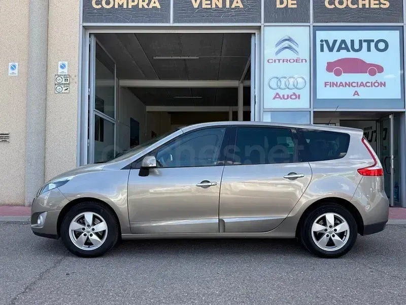 Usado Renault Grand Scénic 105 CV (77 kW) 2010 Beige Monovolumen