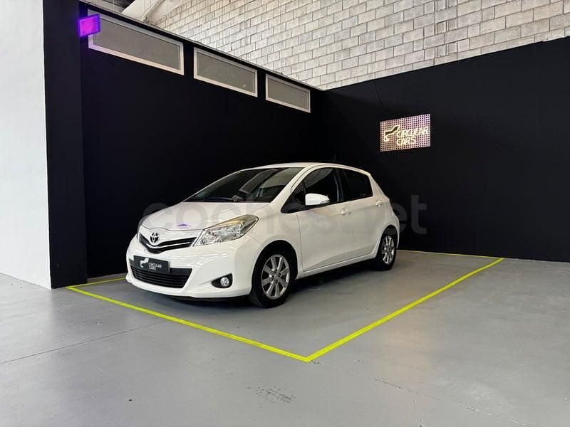 Begagnad Toyota Yaris Active 99 HK (72 kW) 2013 Vit Halvkombi