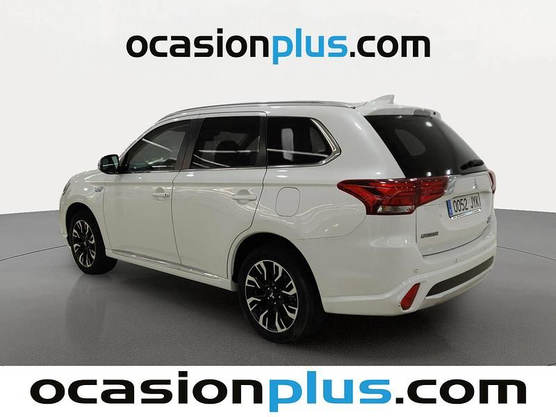 Usado Mitsubishi Outlander P-HEV 203 CV (149 kW) 2017 Blanco SUV
