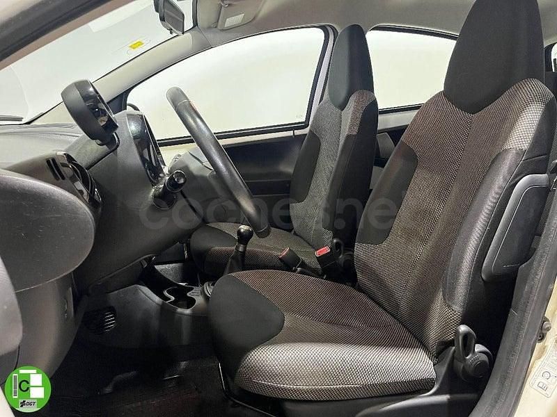 Usado Toyota Aygo City 68 CV (50 kW) 2012 Blanco Utilitario