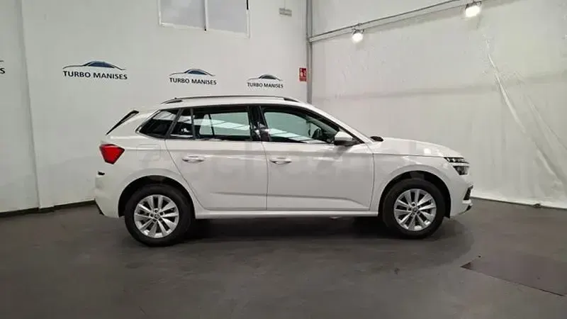 Usado Skoda Kamiq Ambition 110 CV (80 kW) 2023 Blanco SUV