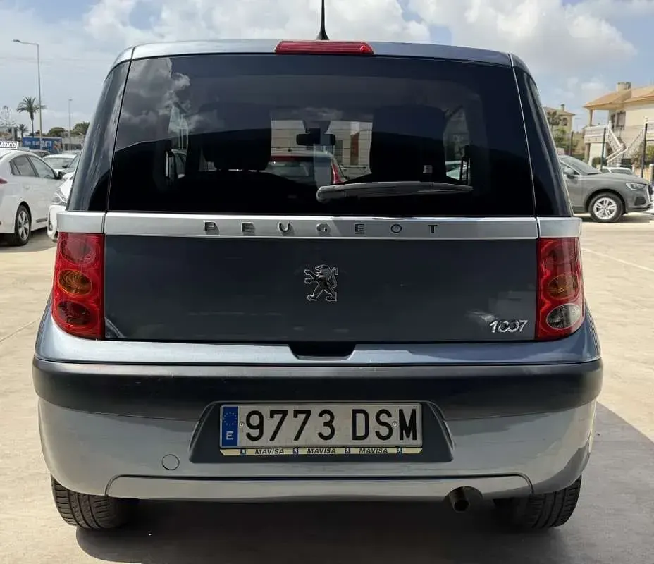 Usado Peugeot 1007 75 CV (55 kW) 2008 Gris Monovolumen