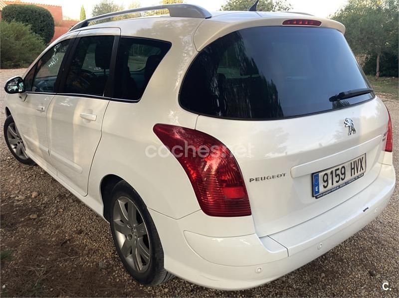 Usado Peugeot 308 SW Active 115 CV (84 kW) 2014 Blanco Familiar