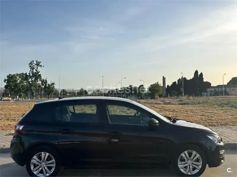 Usado Peugeot 308 Active 110 CV (80 kW) 2014 Negro Berlina