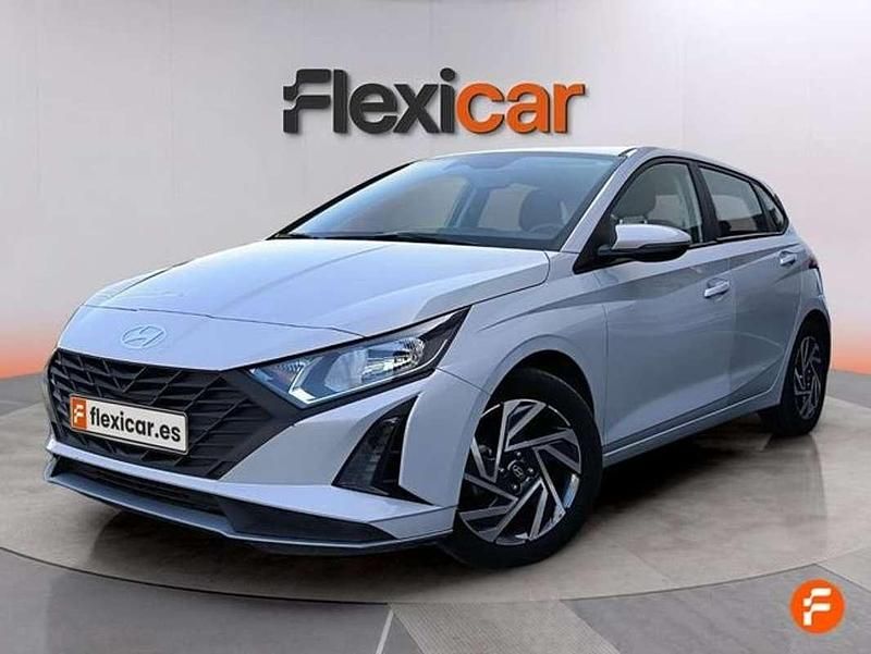 Usado Hyundai i20 84 CV (61 kW) 2024 Gris Utilitario