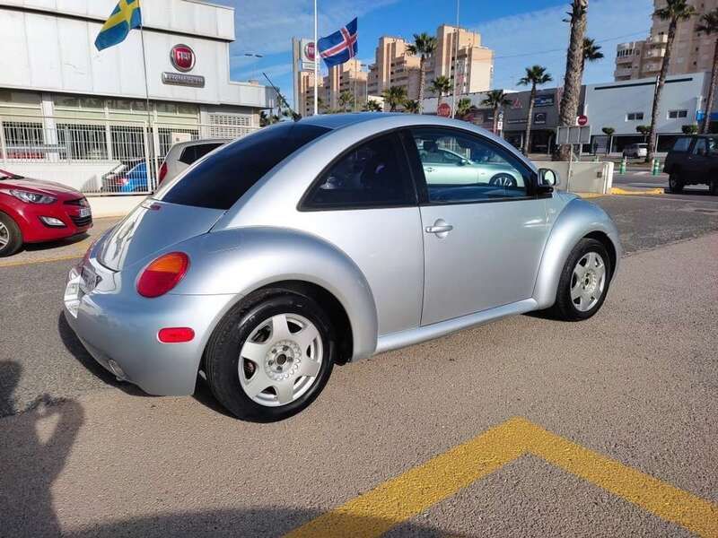 Usado VW Beetle 116 CV (85 kW) 2002 Plateado Utilitario
