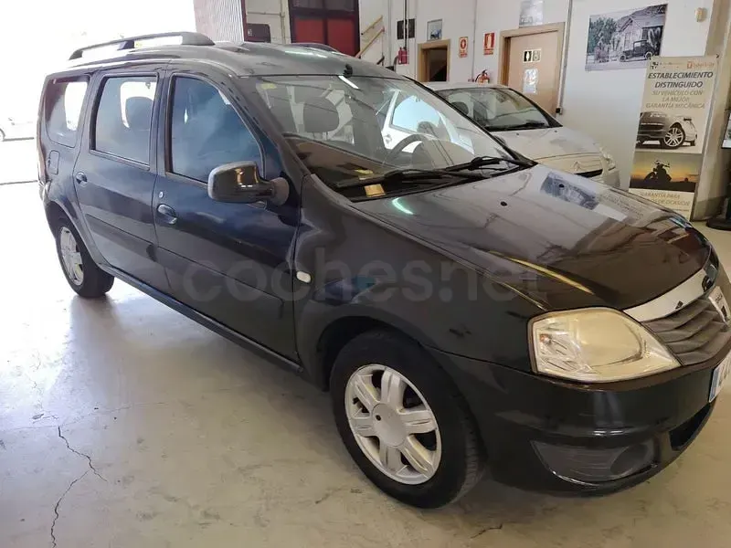 Usado Dacia Logan Lauréate 85 CV (62 kW) 2010 Negro Familiar