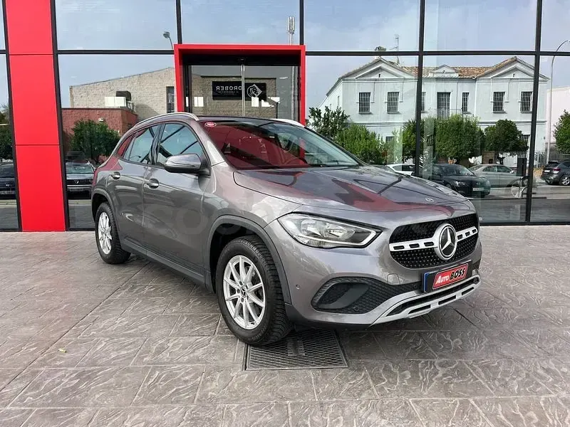 Usado Mercedes GLA200 150 CV (110 kW) 2021 Gris / plata SUV