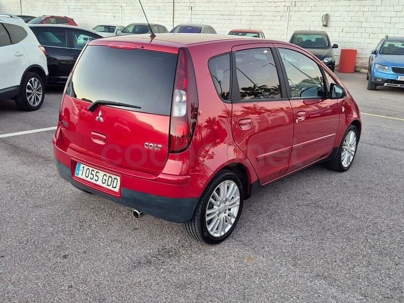 Usado Mitsubishi Colt Instyle 95 CV (69 kW) 2008 Granate Monovolumen