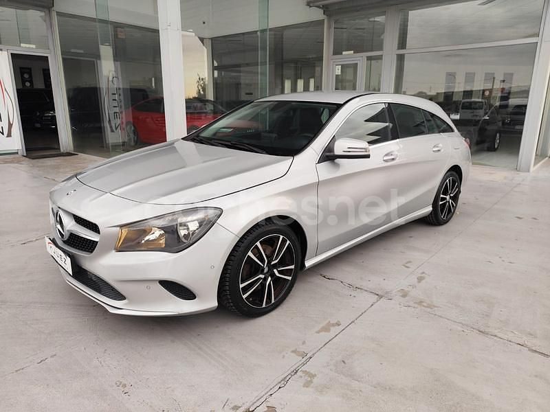 Gris / plata Usado 2017 Mercedes CLA200 Shooting Brake Familiar | 16.999 € (Precio justo) - Imagen 1/4