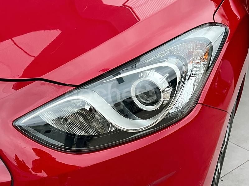 Usado Hyundai i30 90 CV (66 kW) 2013 Rojo Berlina