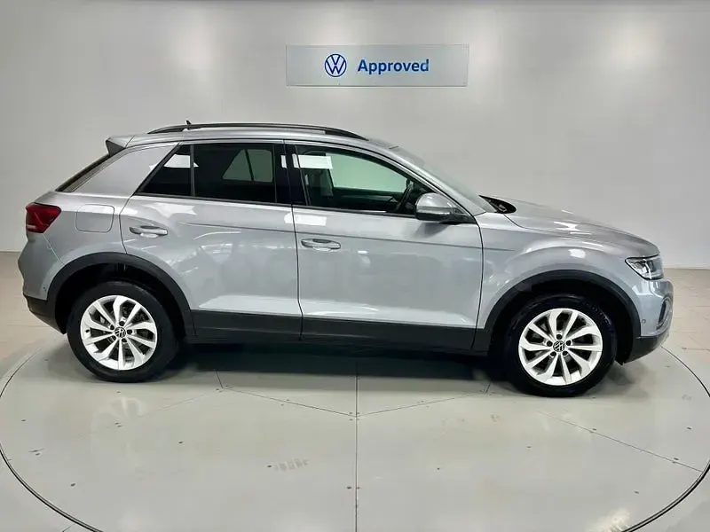 Usado VW T-Roc Life 115 CV (84 kW) 2023 Gris / plata SUV
