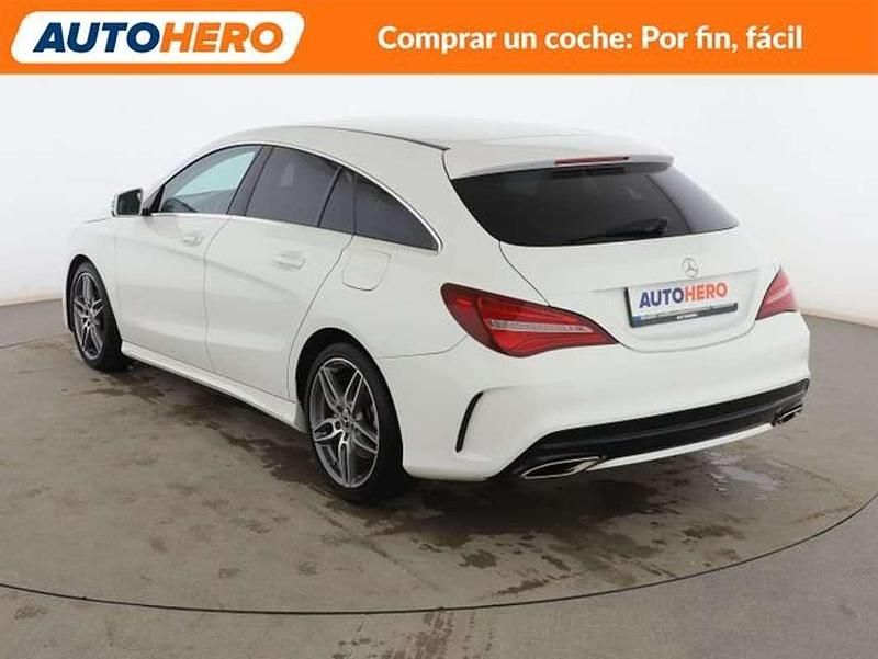Usado Mercedes CLA200 Shooting Brake AMG line 136 CV (100 kW) 2018 Blanco Familiar