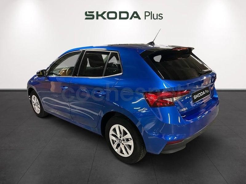 Usado Skoda Fabia Selection 95 CV (69 kW) 2024 Azul Utilitario