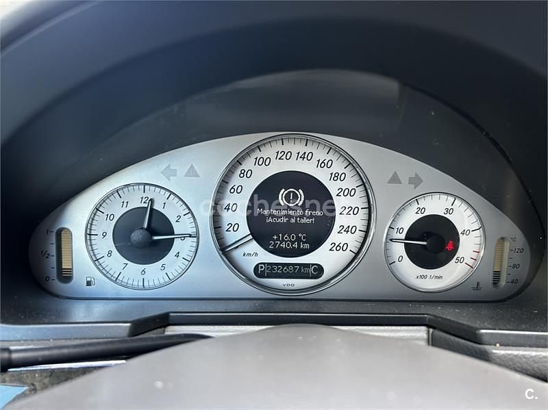Usado Mercedes E320 Avantgarde 204 CV (150 kW) 2006 Gris / plata Berlina
