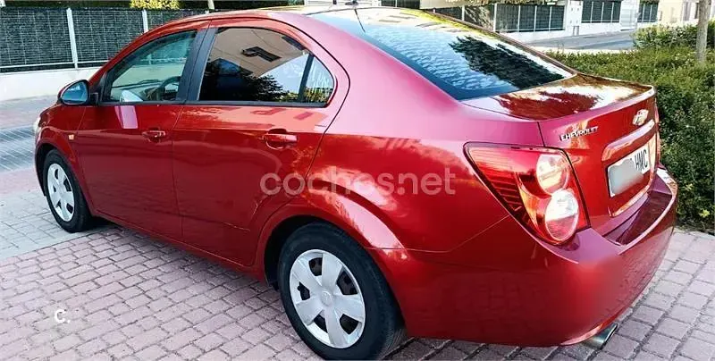 Usado Chevrolet Aveo LT 75 CV (55 kW) 2012 Rojo Berlina