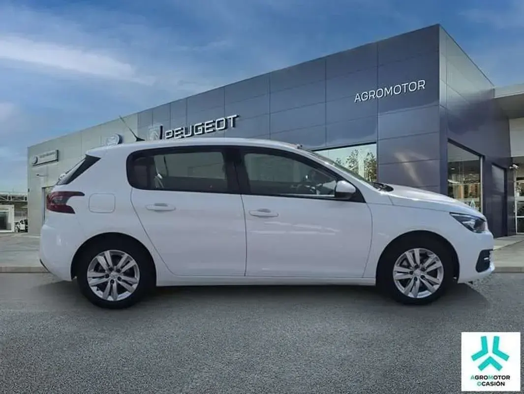 Usado Peugeot 308 Active 131 CV (96 kW) 2021 Blanco Utilitario