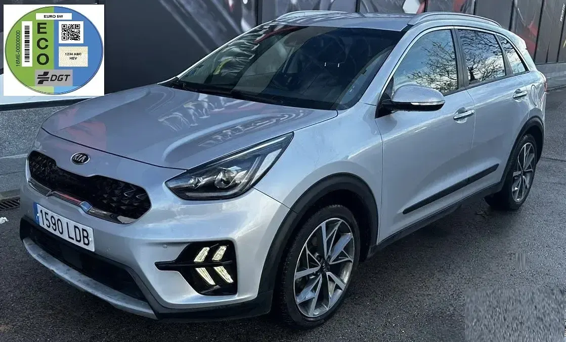 Używany Kia Niro 141 KM (103 kW) 2020 Szary SUV