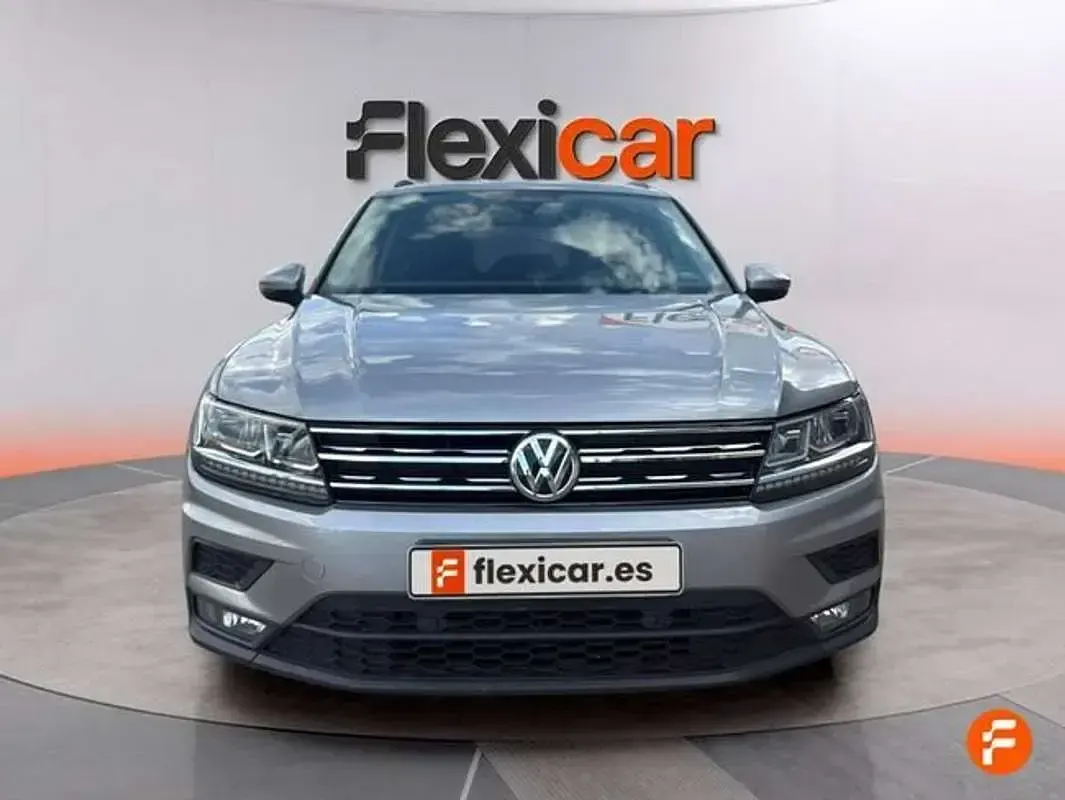 Usado VW Tiguan Edition 125 CV (91 kW) 2017 Gris SUV