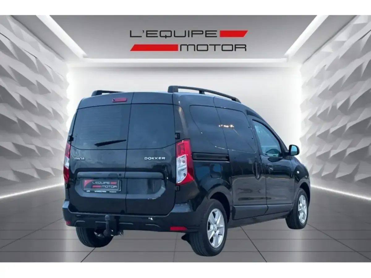 Usado Dacia Dokker Comfort 95 CV (69 kW) 2020 Negro Monovolumen