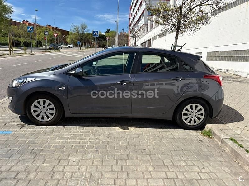 Usado Hyundai i30 90 CV (66 kW) 2016 Gris / plata Berlina
