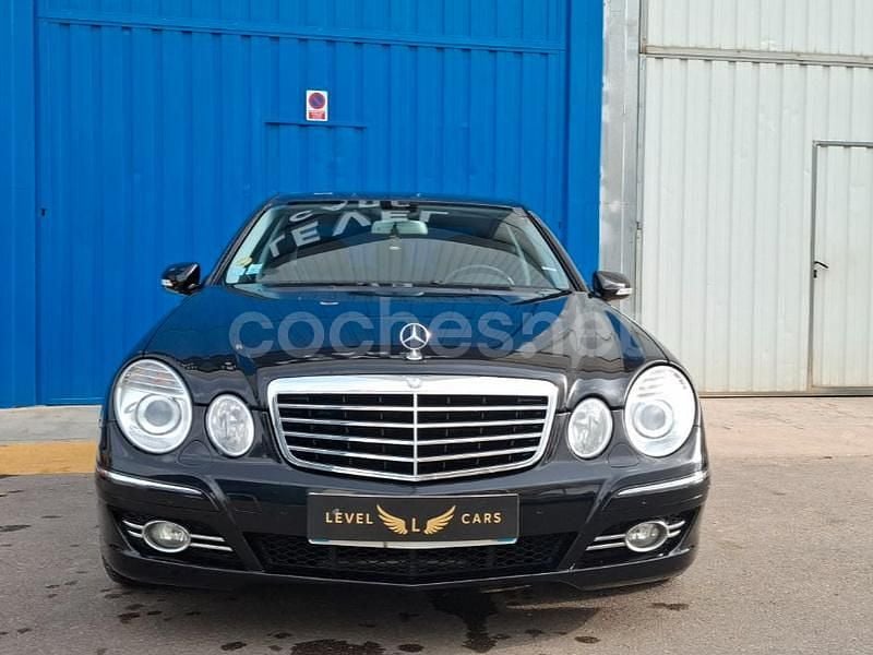 Negro Usado 2008 Mercedes E200 Avantgarde Berlina | 8799 € - Imagen 1/4