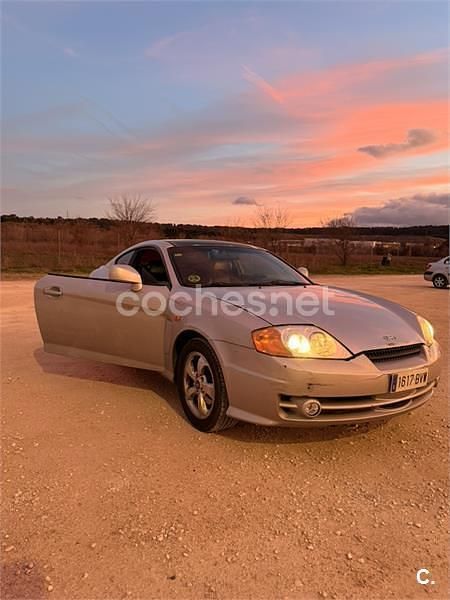 Usado Hyundai Coupé 105 CV (77 kW) 2002 Gris / plata Coupe