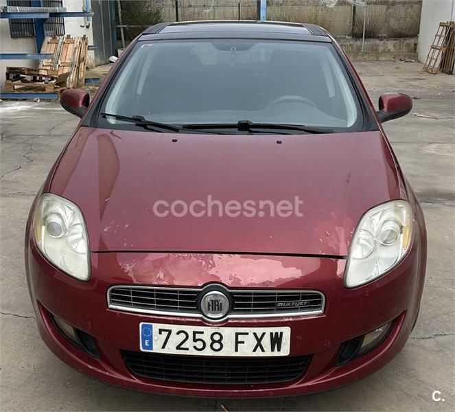 Usado Fiat Bravo Dynamic 120 CV (88 kW) 2007 Granate Utilitario