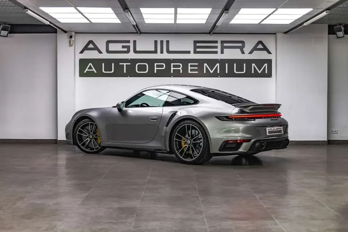 Usado Porsche 992 650 CV (478 kW) 2020 Plateado Coupe