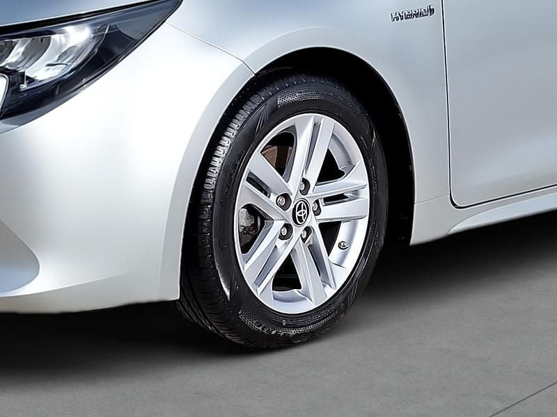 Usado Toyota Corolla Active 122 CV (89 kW) 2021 Gris / plata Berlina