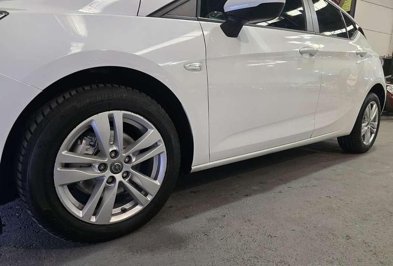 Usado Opel Astra Dynamic 110 CV (80 kW) 2019 Blanco Utilitario