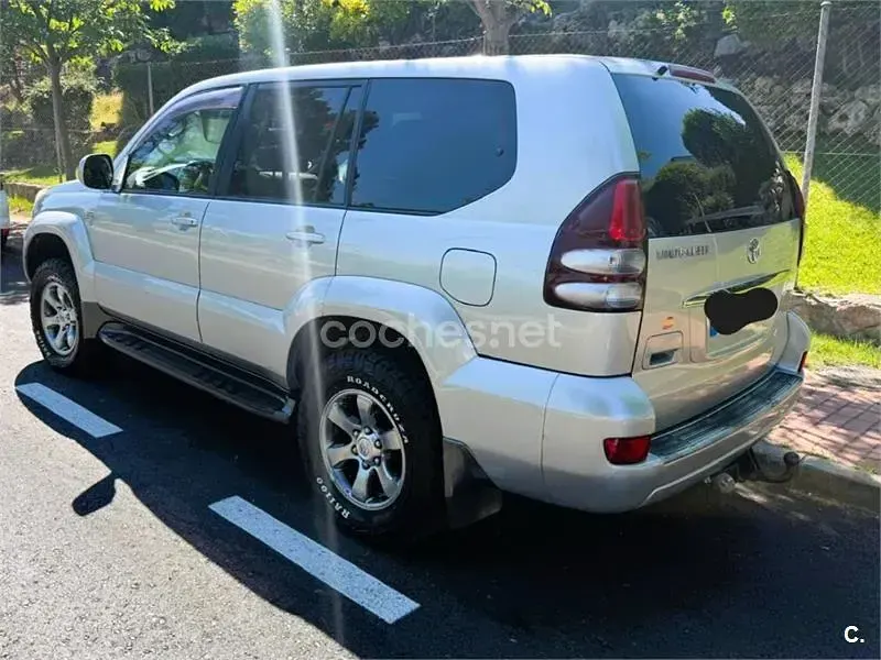 Usado Toyota Land Cruiser 173 CV (127 kW) 2008 Gris / plata SUV