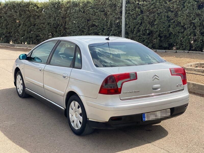 Usado Citroën C5 137 CV (100 kW) 2006 Plata Berlina