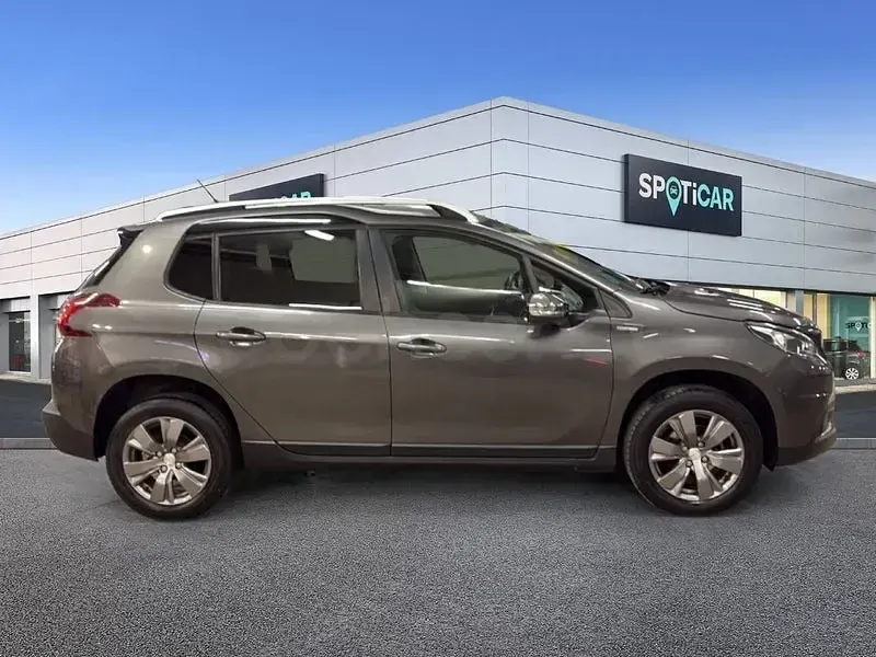 Usado Peugeot 2008 Style 82 CV (60 kW) 2018 Gris / plata SUV