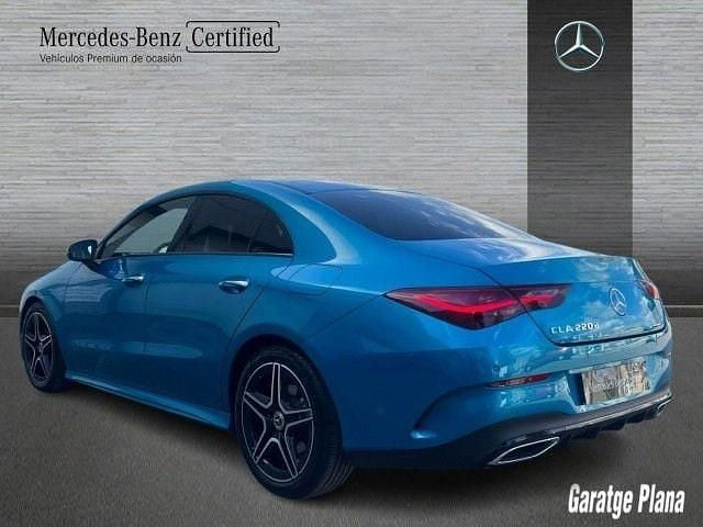 Usado Mercedes CLA220 AMG line 190 CV (139 kW) 2025 Azul híper Berlina
