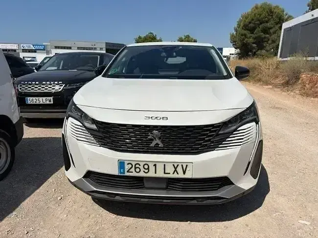 Usado Peugeot 3008 Allure 131 CV (96 kW) 2022 Blanco SUV