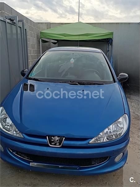 Usado Peugeot 206 75 CV (55 kW) 2008 Azul Berlina