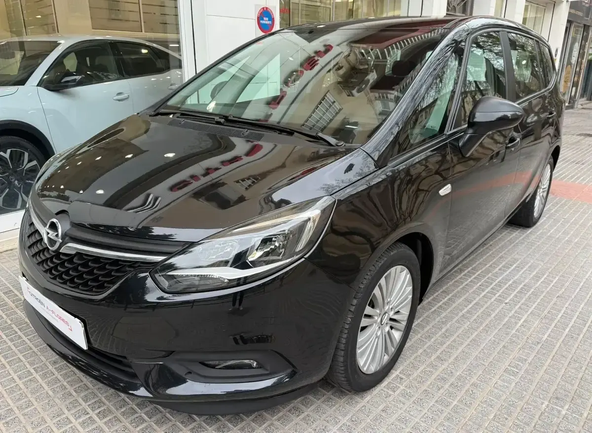 Usado Opel Zafira Excellence 134 HP (98 kW) 2017 Preto Monovolume