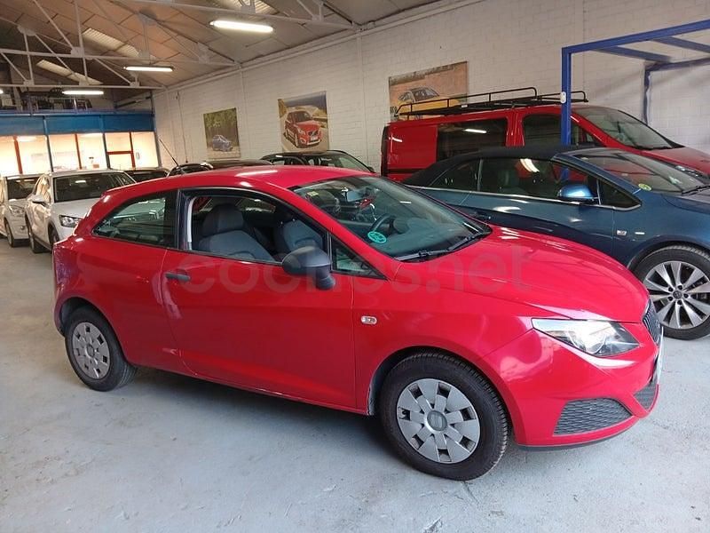 Usado Seat Ibiza SC 60 CV (44 kW) 2011 Rojo Utilitario