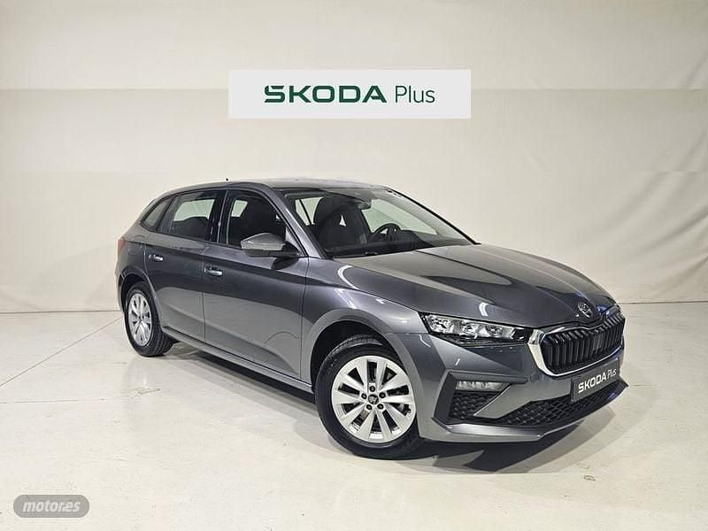 Gris Nuevo 2025 Skoda Scala Utilitario | 21.500 € (Buen precio) - Imagen 1/4