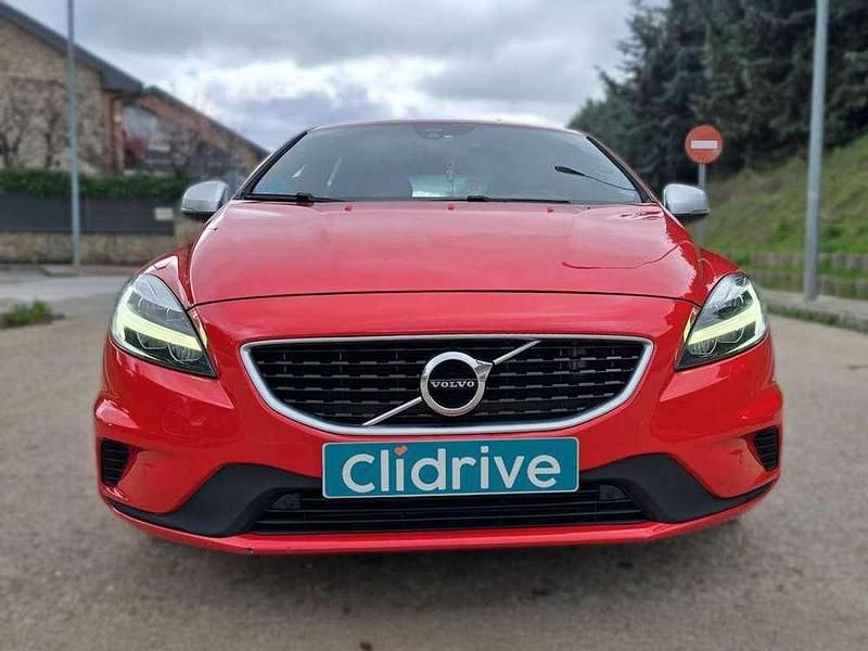 Usado Volvo V40 R-Design Momentum 190 CV (139 kW) 2018 Rojo Utilitario