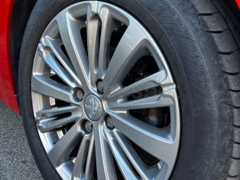 Usado Peugeot 208 Signature Sky 99 CV (72 kW) 2019 Naranja Utilitario